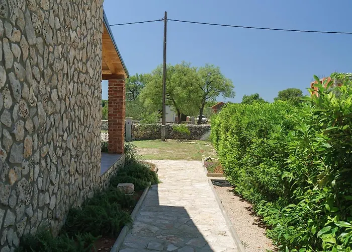 Country House Frane