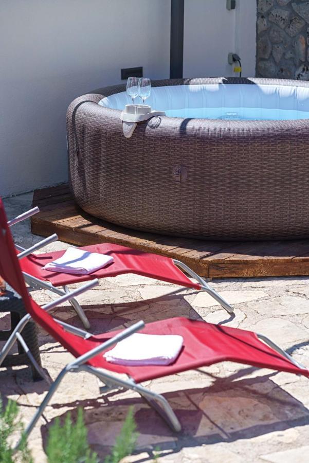 Holiday home Frane Ladevci